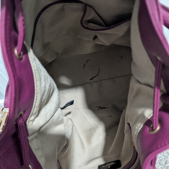 Ora Delphine Berry Pink Pebbled Leather Convertible Claire Bucket Handbag - Picture 7 of 11